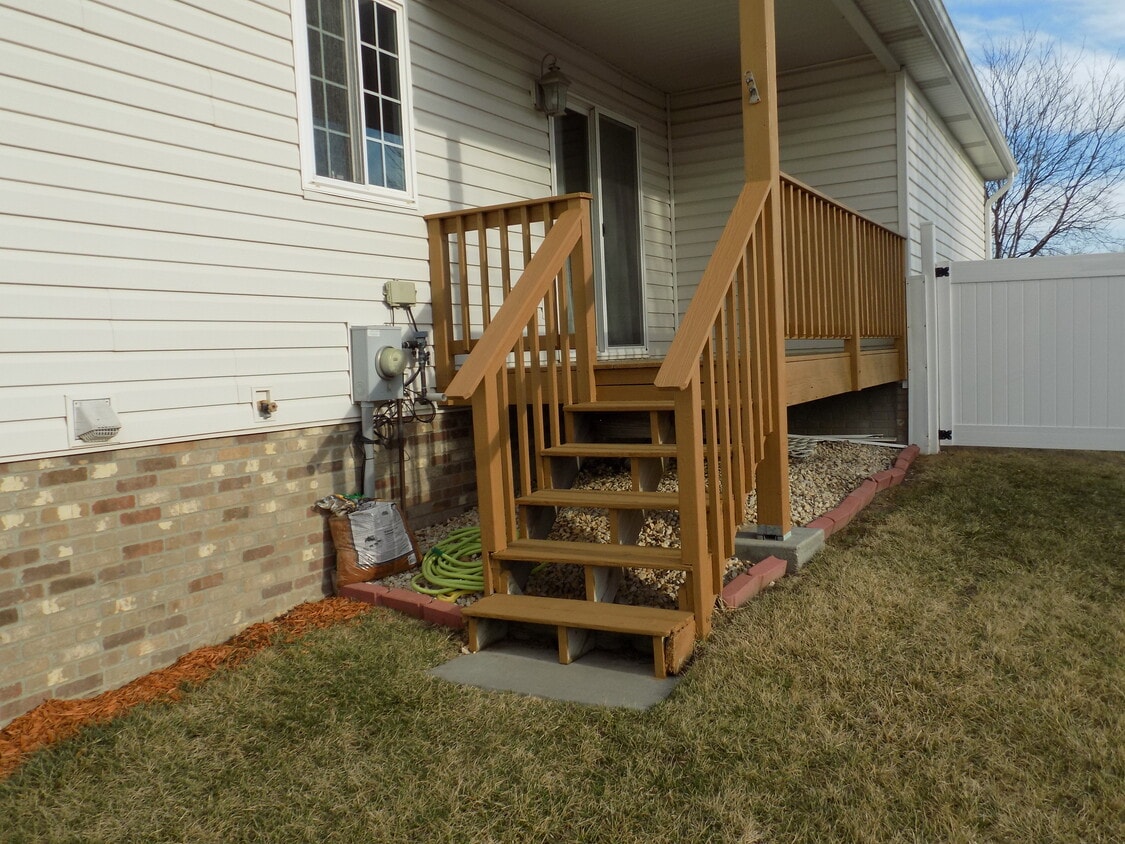 Building Photo - 1800 Miranda Ct