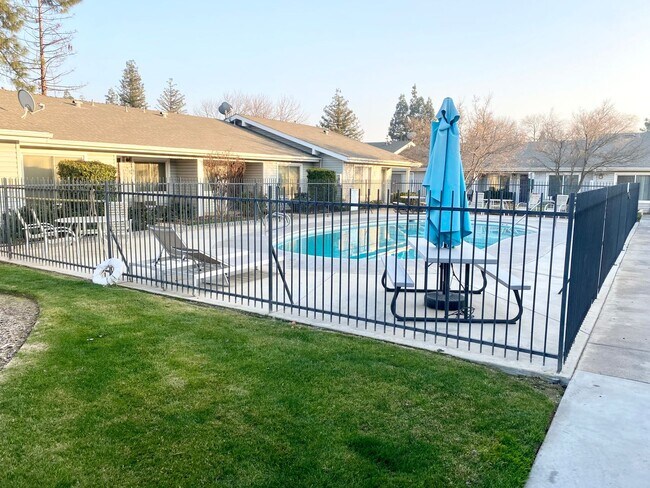 Foto del edificio - Nicely Updated 2/2 Condo in North Fresno