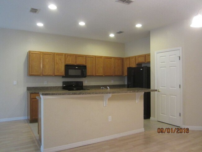 Foto del edificio - Available Soon!  3 bedroom 2-1/2 bath town...