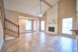 Building Photo - 10126 Northview Dr