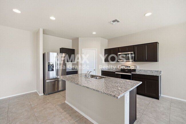 Foto del edificio - Beautiful Kitchen, Open Layout, and Room to Relax!