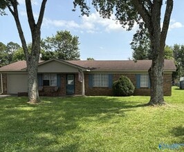 Building Photo - 21045 Myrtlewood Dr