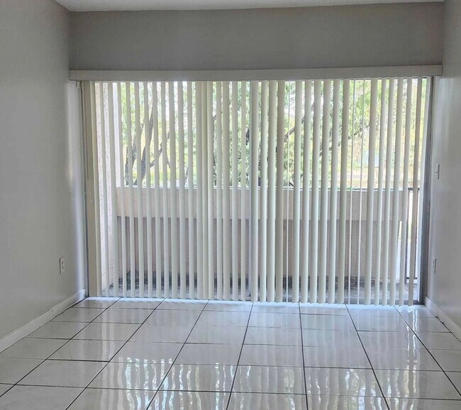 Foto del edificio - 488 NE 18th Ave