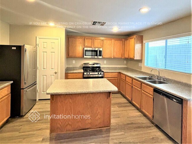 Building Photo - 1152 Golden Apple St