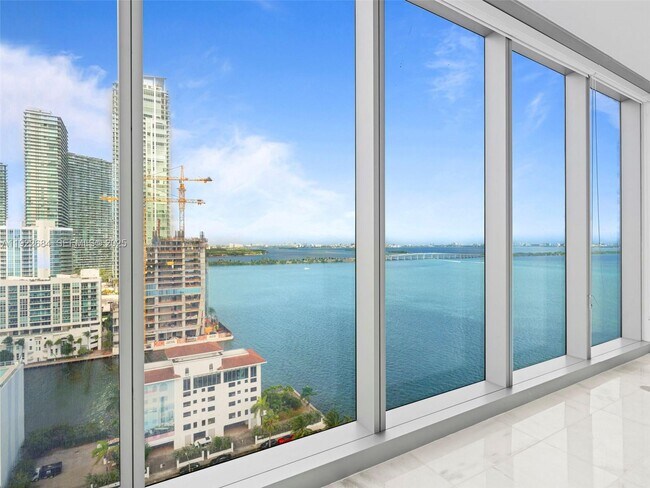 Foto del edificio - 700 NE 26th Terrace