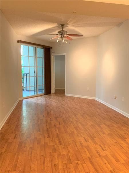Foto principal - 533 NE 3rd Ave