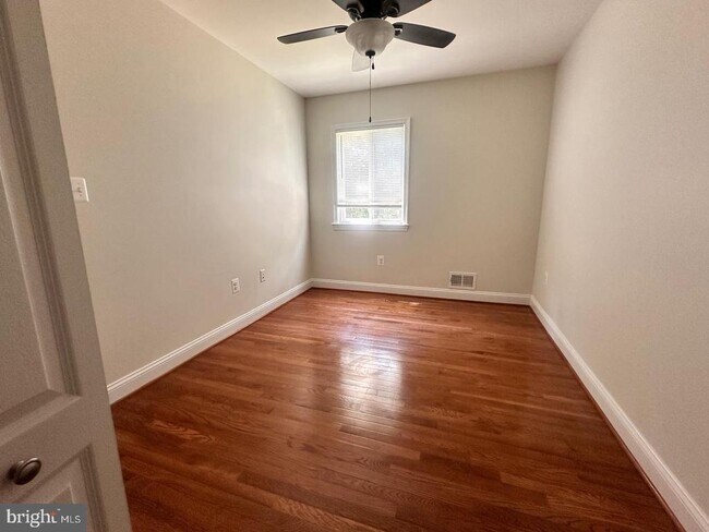 Foto del edificio - 11912 Clover Knoll Rd