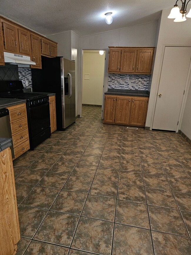 Foto del edificio - LARGE 4 BED HOME IN HORSESHOE RANCH ESTATES