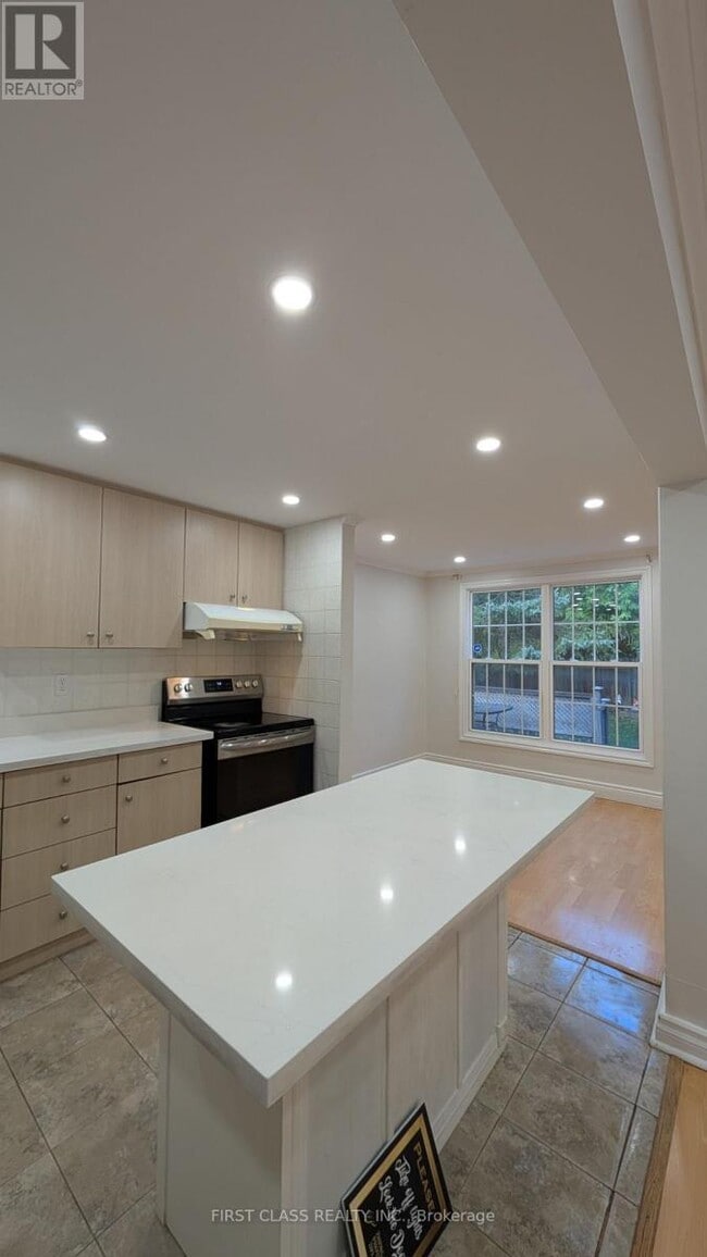 Building Photo - 63 Marlow Crescent