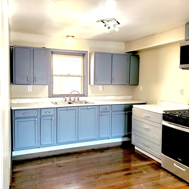 Foto del edificio - 6805 Flowerdale Ave