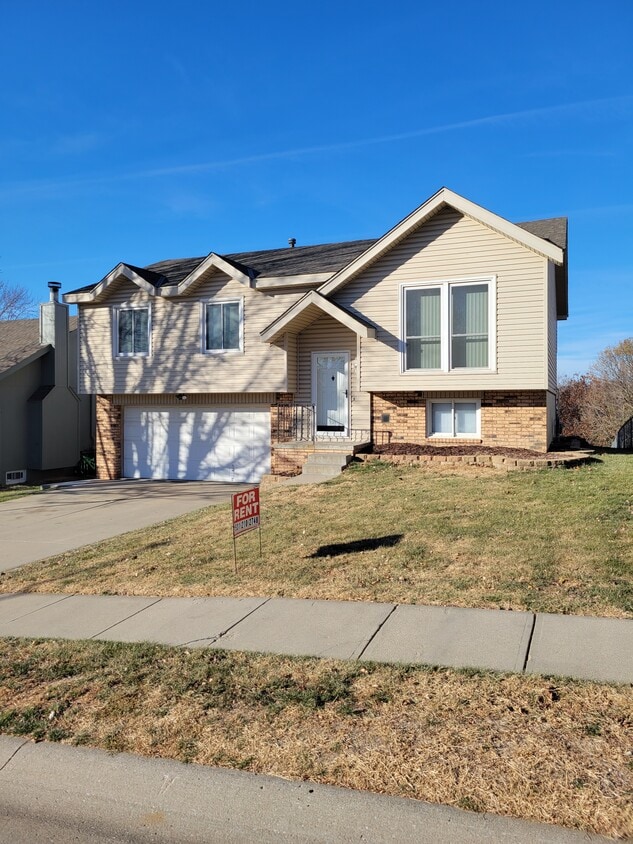 12816 Edna St, Omaha, NE 68138 House Rental in Omaha, NE