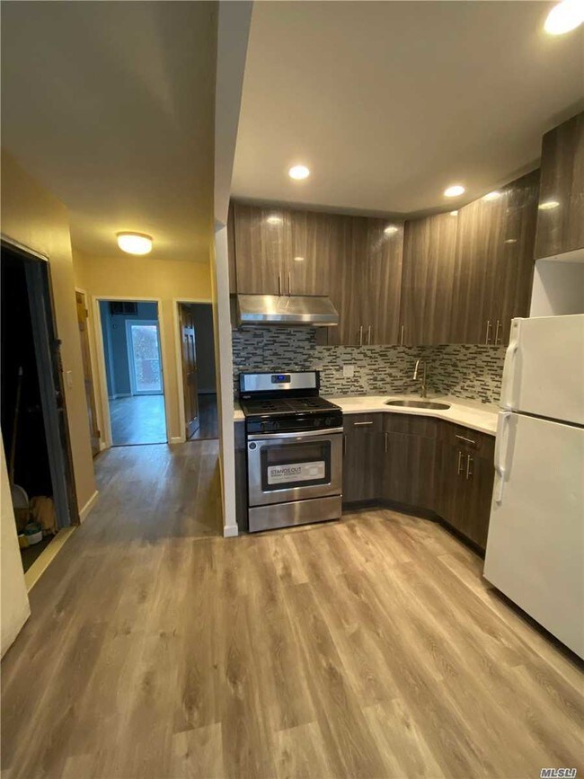 Building Photo - 173-17 65th Ave