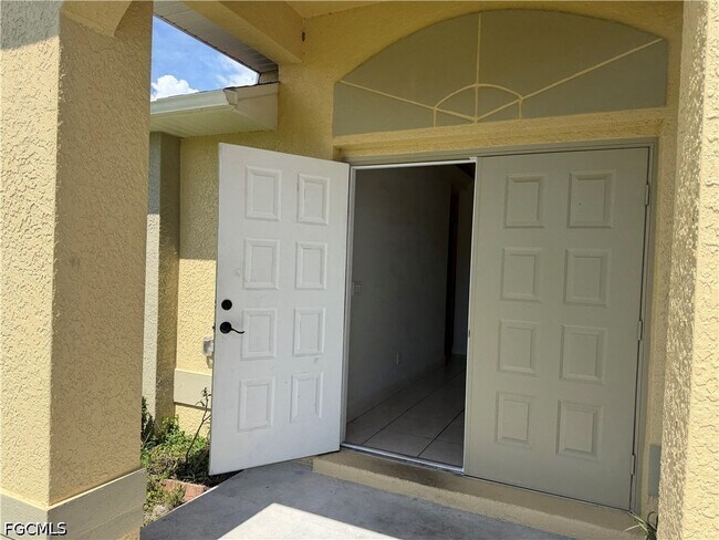 Foto del edificio - 305 NW 22nd Pl