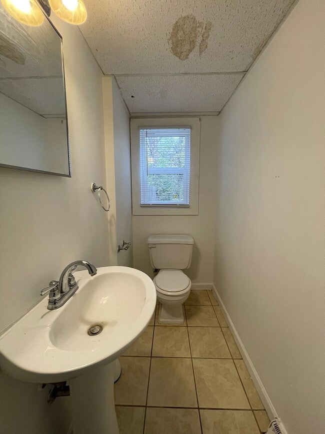 Building Photo - Abbott Court Apartments