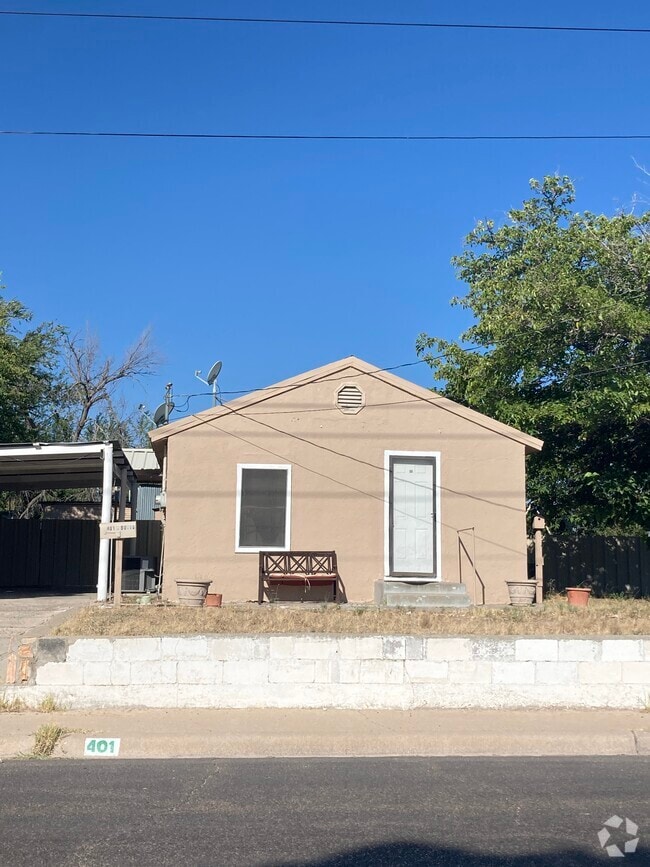 Front - 401 S Doris Ave