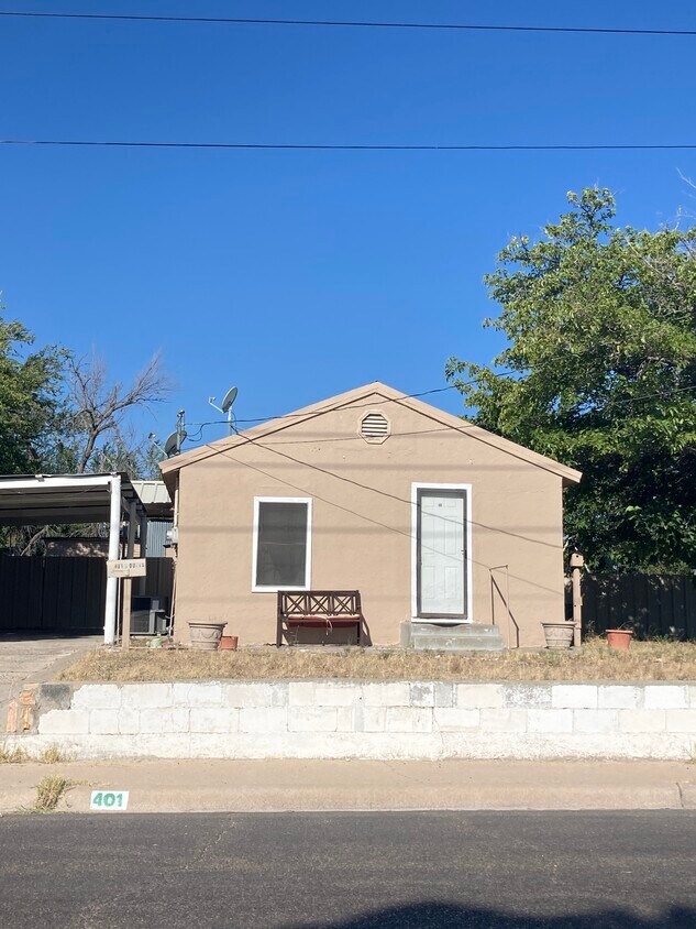 Frente - 401 S Doris Ave
