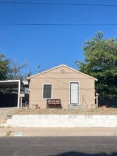 Front - 401 S Doris Ave