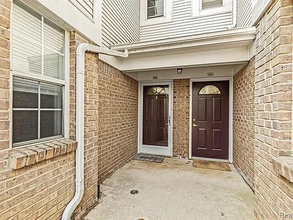 Building Photo - 213 Oakbrooke Dr