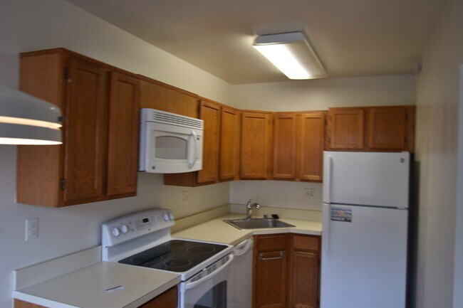 Foto del edificio - Colonial Village Key Blvd
