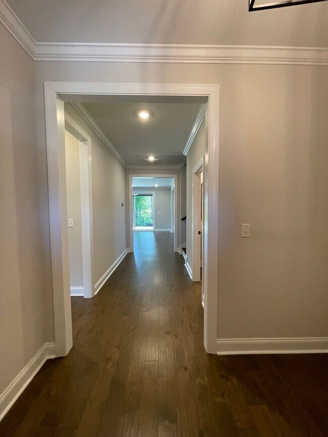 Building Photo - Executive Rental in AU Club