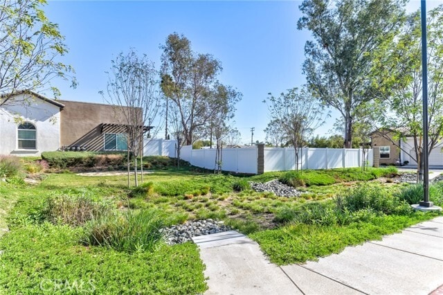 Foto del edificio - 13177 Edgemont St