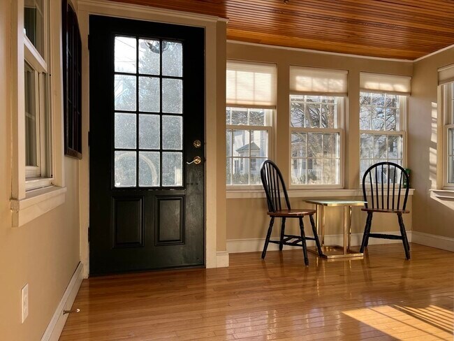 Building Photo - 17 Cottage St