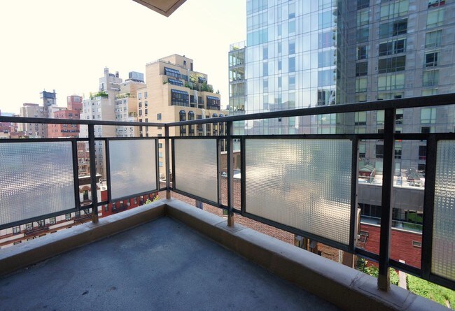 Building Photo - 185 E 85th St