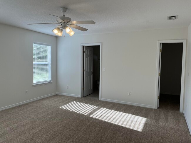 Foto del edificio - 706 Oaklawn St