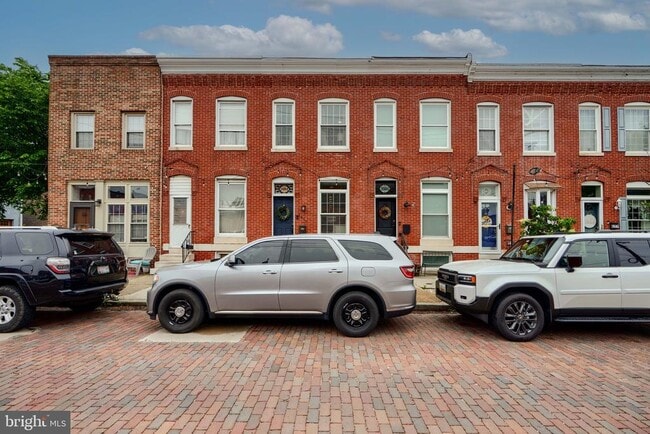 Building Photo - 1604 E Clement St