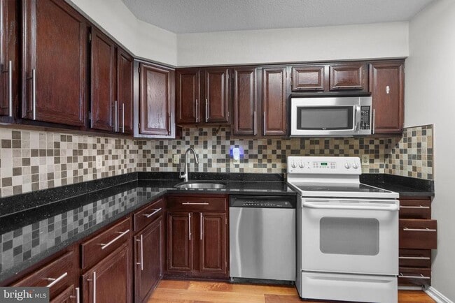 Building Photo - 3713 S George Mason Dr