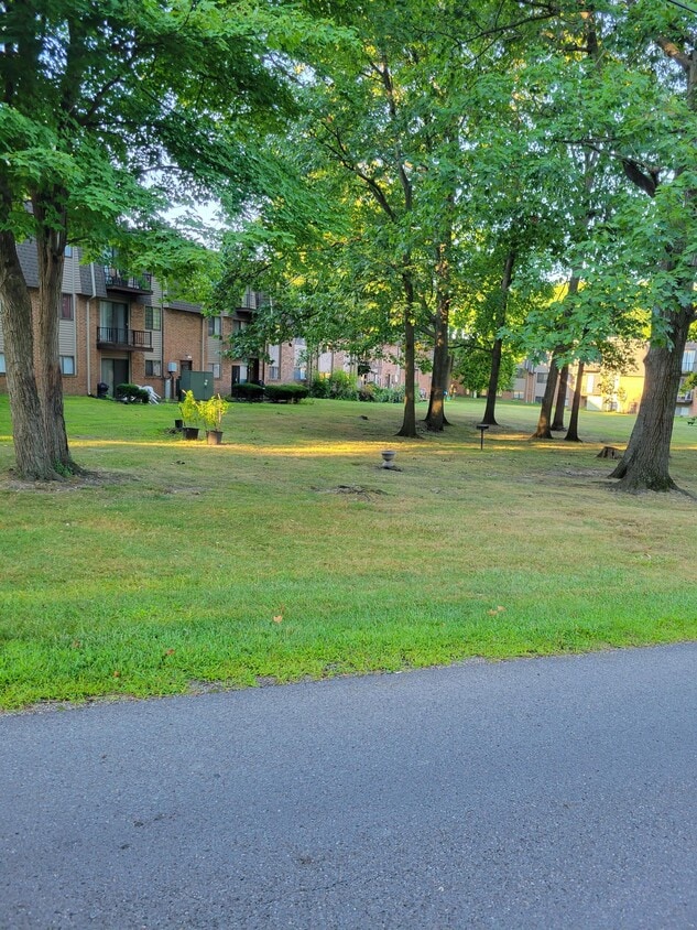 Liberty Park Apartments Apartments 300 Elruth Ct Girard, OH