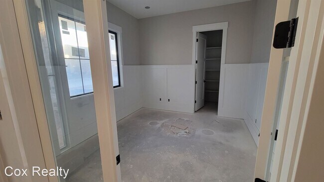 Building Photo - 5 br, 3.5 bath House - 422 S Beck Dr