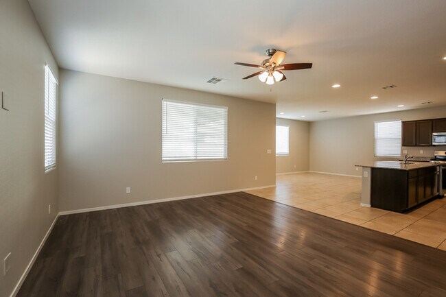 Foto del edificio - 5725 Country Lake Ln