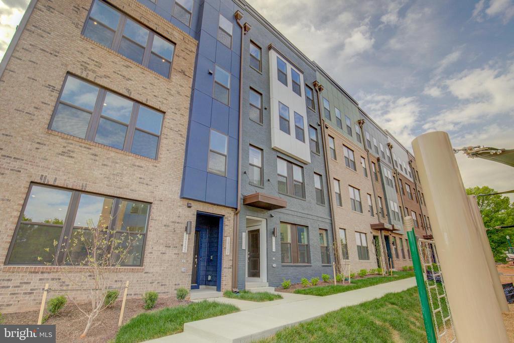 14138 Gypsum Lp, Chantilly, VA 20151 Townhome Rentals in Chantilly VA