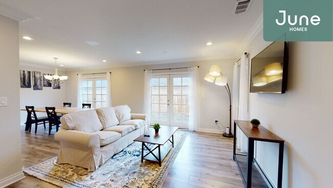 Building Photo - ROOM ONLY in 4-bed/3.0-bath Home