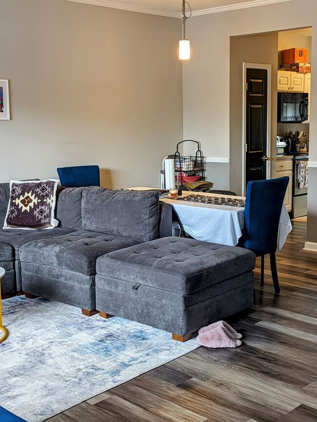 Building Photo - 3 Bedroom 3 Bath Townhome Close to GCSU in...