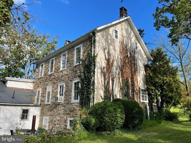 Building Photo - 105 Limekiln Ln