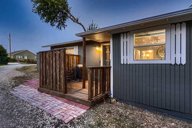 Foto del edificio - Jesse Cooper Cottage overlooking SWU and D...