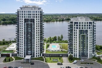 Building Photo - 255 Rue Étienne-Lavoie