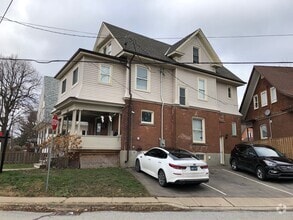 Building Photo - 4725 Mcdougall Cres