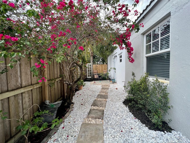 Foto del edificio - 819 SW 9th Terrace