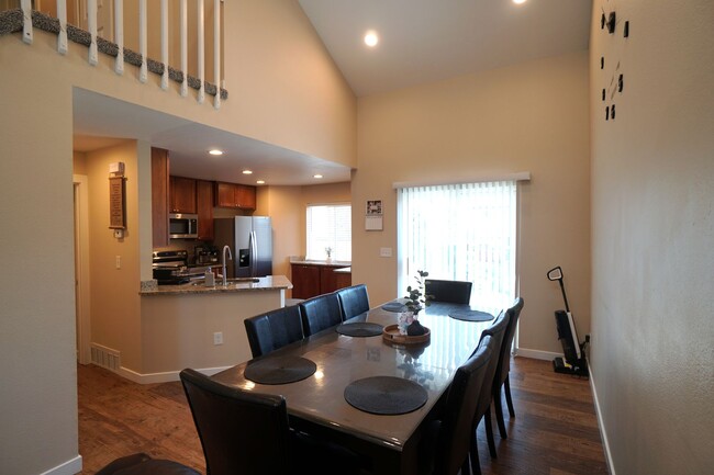 Foto del edificio - 7980 Camfield Cir