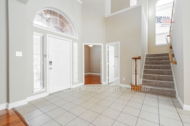 Foto del edificio - Lake Views! Stunning 4 bedroom, 4 bathroom home in The Shores.