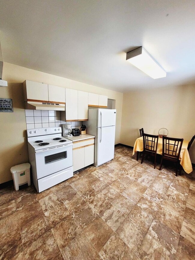 Building Photo - 2 bedroom in Kitimat BC V8C 1W4