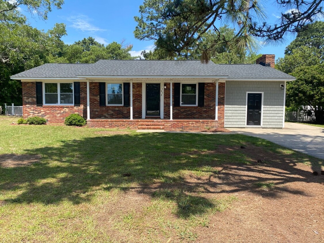 3614 Golfview Rd, Hope Mills, NC 28348 House Rental in Hope Mills, NC