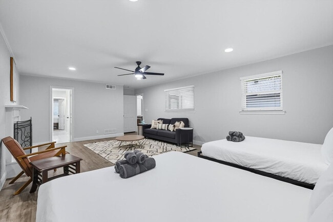 Building Photo - 3667 High Rd