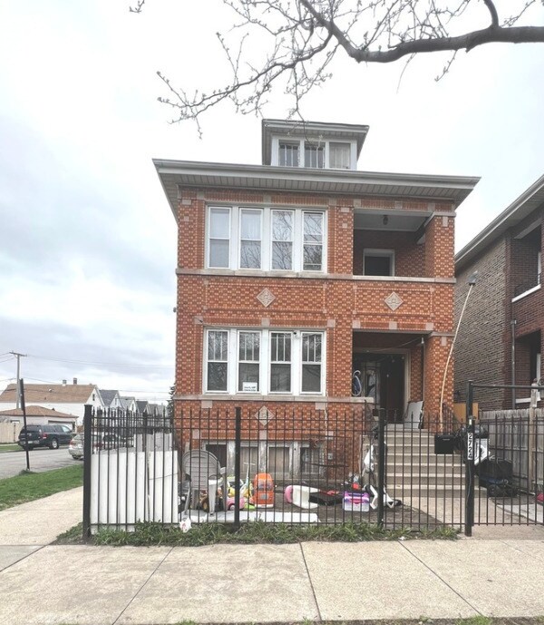 Primary Photo - 2724 W Pope John Paul II Dr