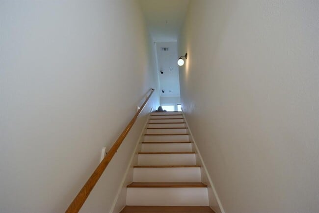 Building Photo - One-of-a-Kind Townhome in Desirable Midtown!