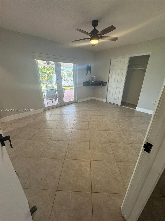 Foto del edificio - 9431 NW 10th St