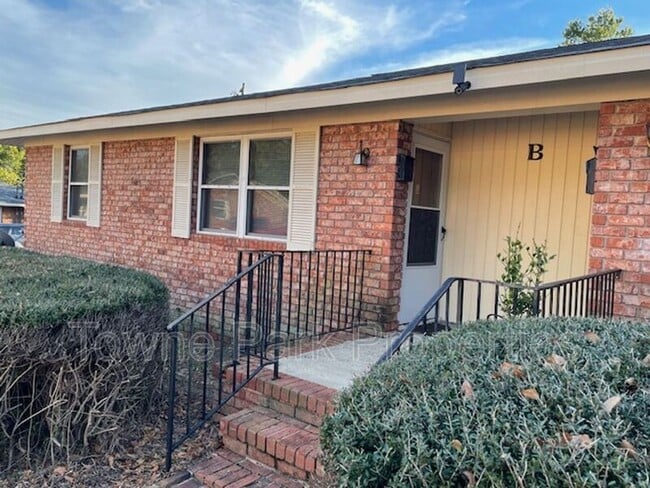 Building Photo - 1753 Davidson Dr